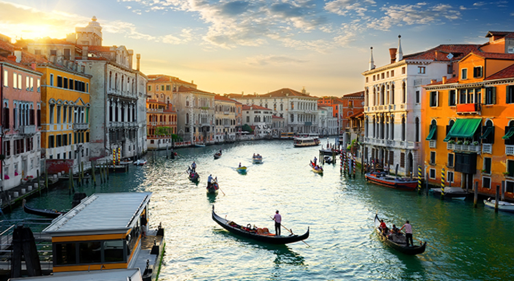 Italien Venedig Canale Grande Foto iStock Givaga